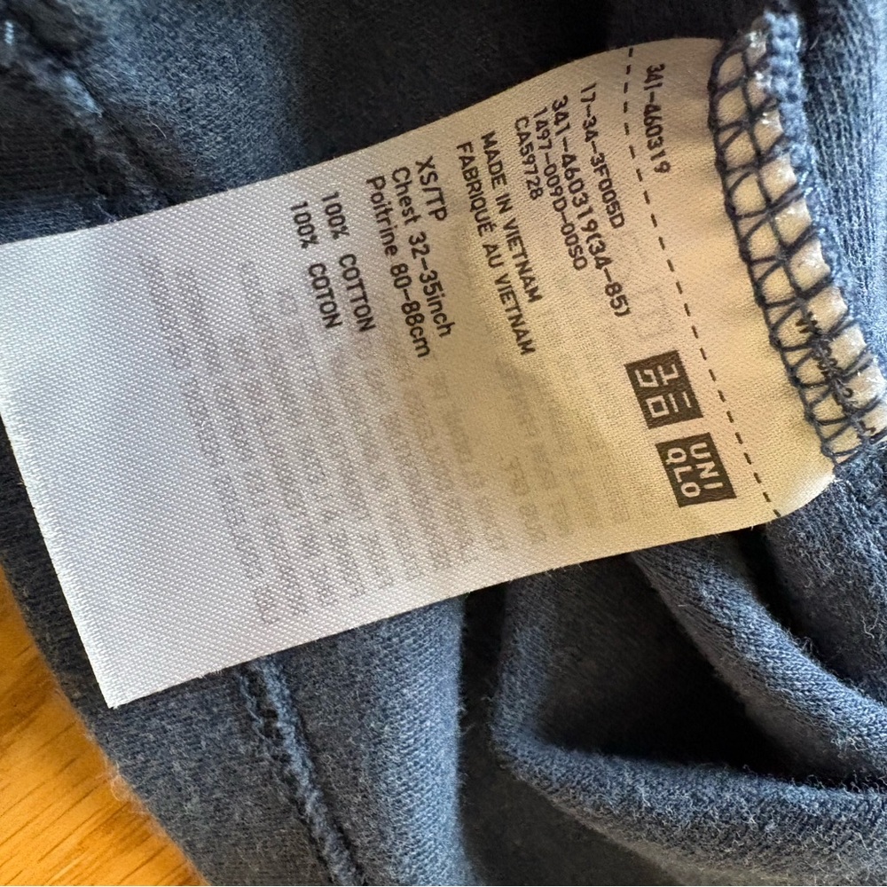 Lot of 2 - Mens Uniqlo Crewneck Long Sleeved Tops XS - Picture 7 of 7